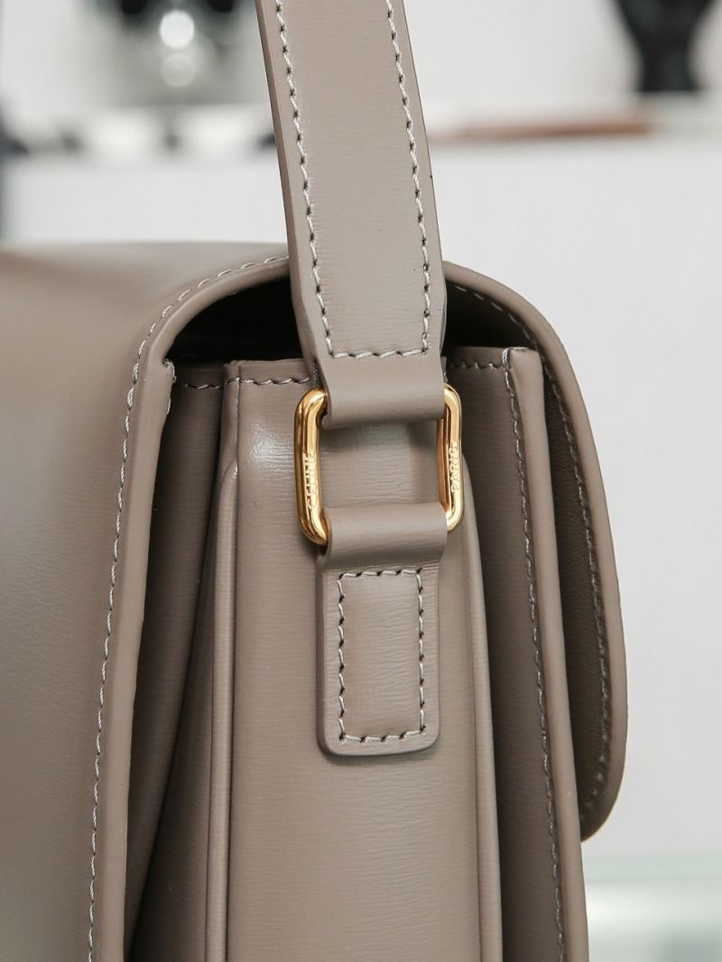 Ce1i*e triomphe bags